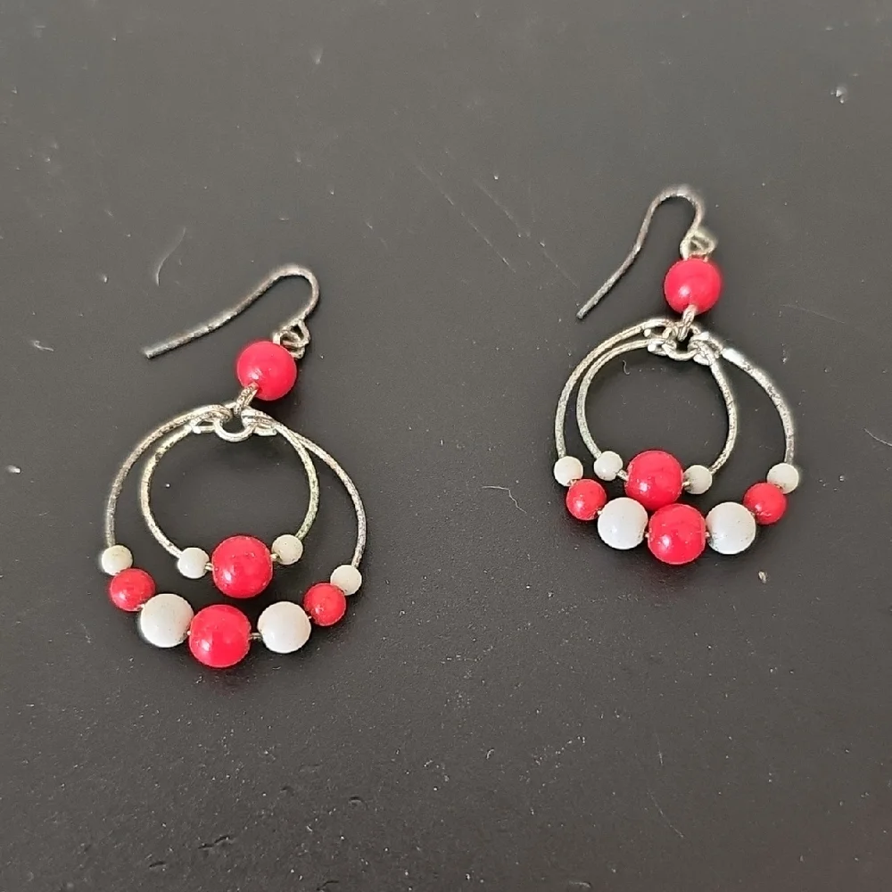 Red and White Beaded Earrings 🎲